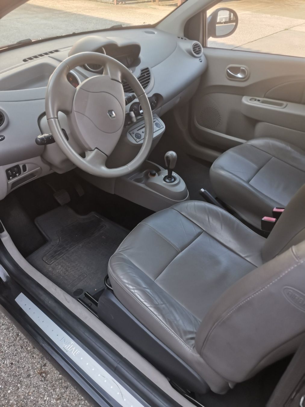 Renault Autos: Renault Twingo Initiale ab 1.- – Gebraucht aus quartino von bernet.rs 4
