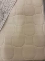 Matelas 90 × 200 + sommier de lit avec pieds