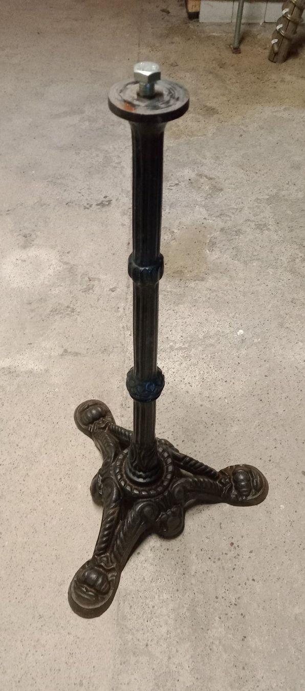 Sonstiges Mobiliar: Bistrotischfuss aus Gusseisen, Vintage Stil – Gebraucht aus Bürglen TG von Heck66