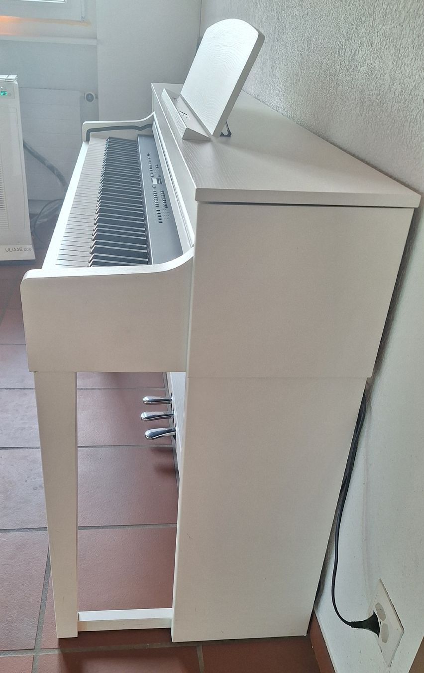 Yamaha Instruments de musique: Yamaha Clavinova CLP-470 WH – D'occasion à Hornussen par VeryGrumpy 5