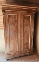 Antiker Schrank Nussbaum B 1.26, H 1.90 T 65 cm
