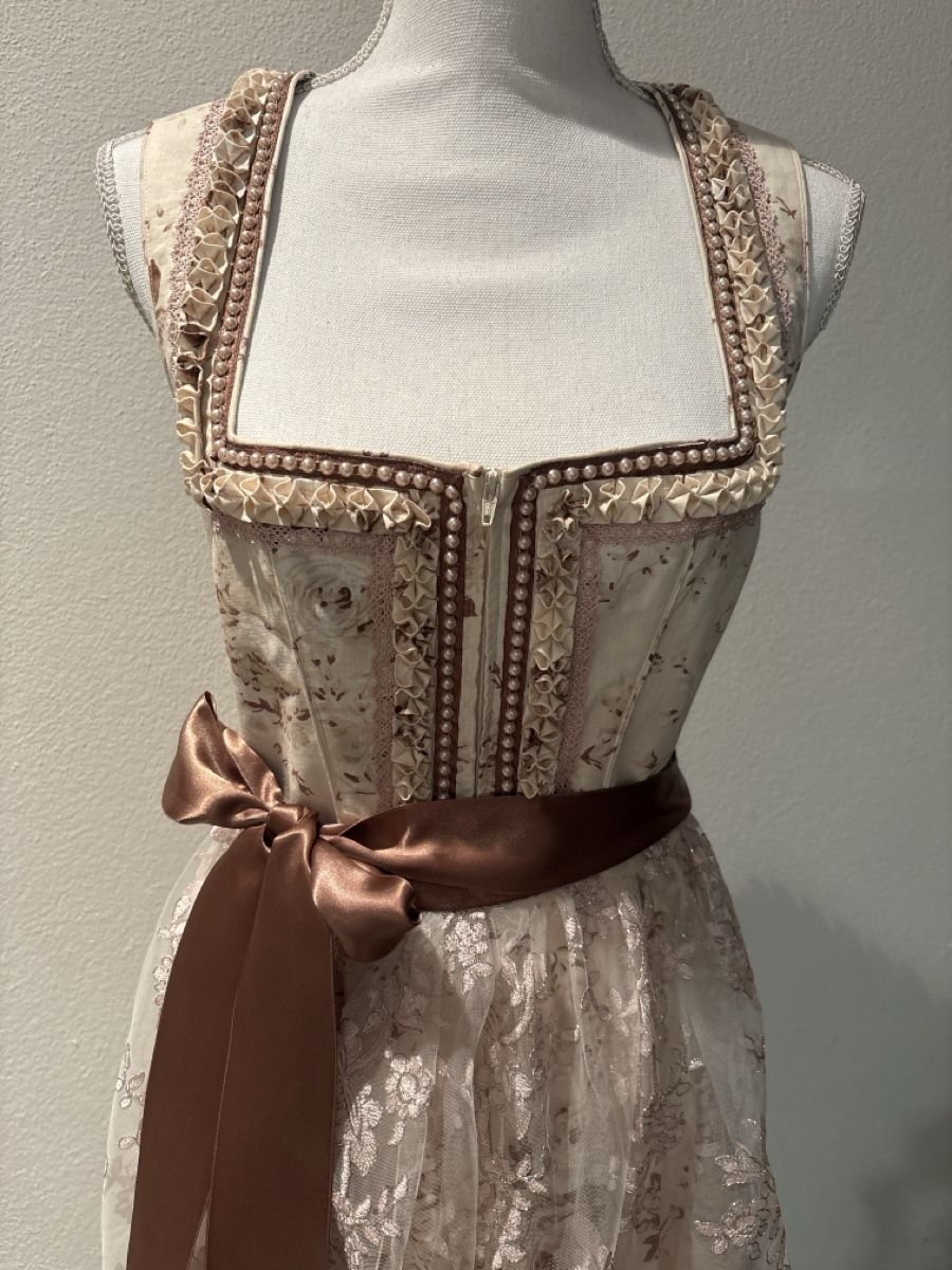 Robes: Dirndl mit spitzen Schürze  – D'occasion à Wiesendangen par Powersandra03 1