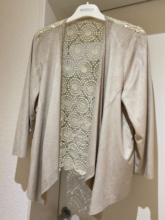 Stylische Jäckli  m.apartem Rückenteil  beige  Gr.38