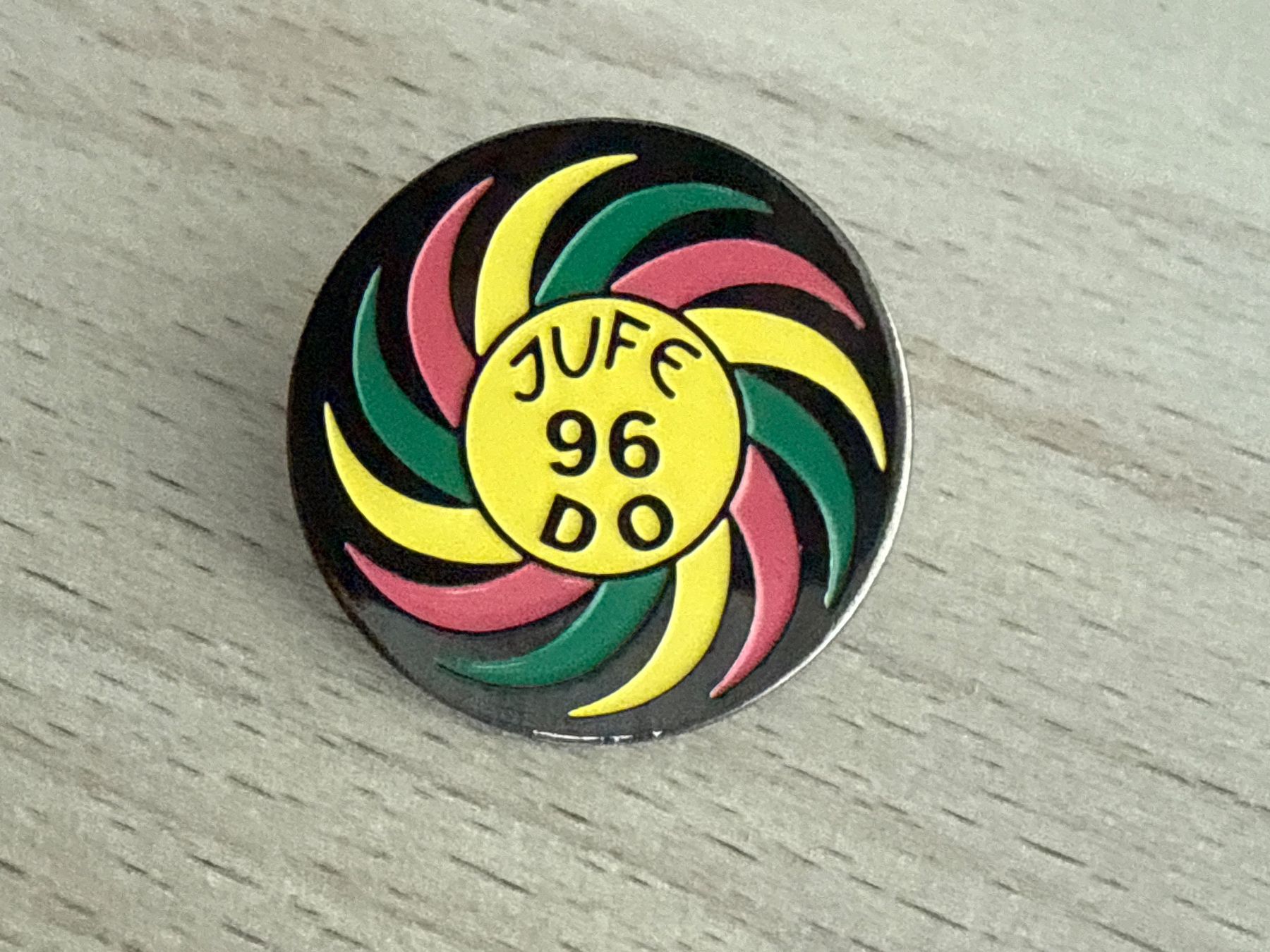 Plaquettes & Badges: Pin JUFE  96 DO – D'occasion à Glattbrugg par Schweigmatt