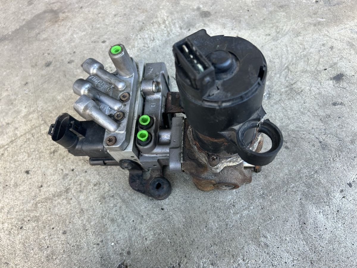 Volkswagen Tutti pezzi di ricambio auto: Bloc hydraulique ABS  VR6  – Usato da Muraz (Collombey) venduto da Wolfdog1978 1