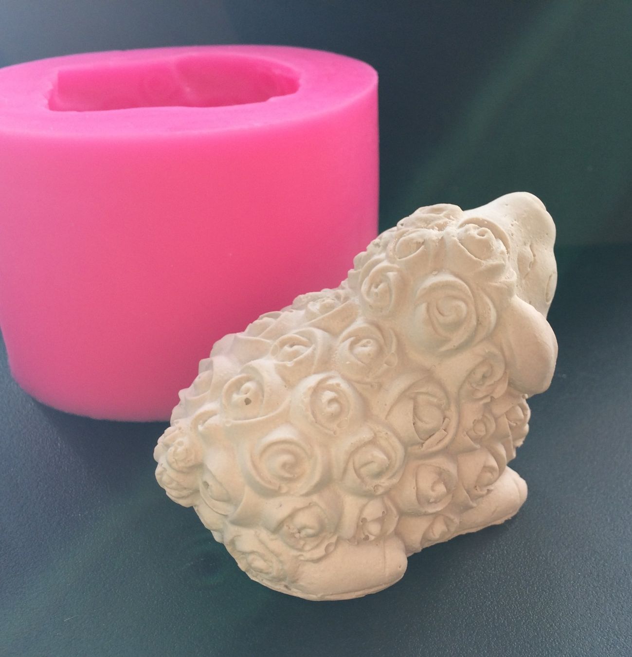 Teglie da forno: Giessform Silikonform Schaf Rosenmotiv – Nuovo e nell'imballaggio originale da Kaltbrunn venduto da schere-stein-papier 1
