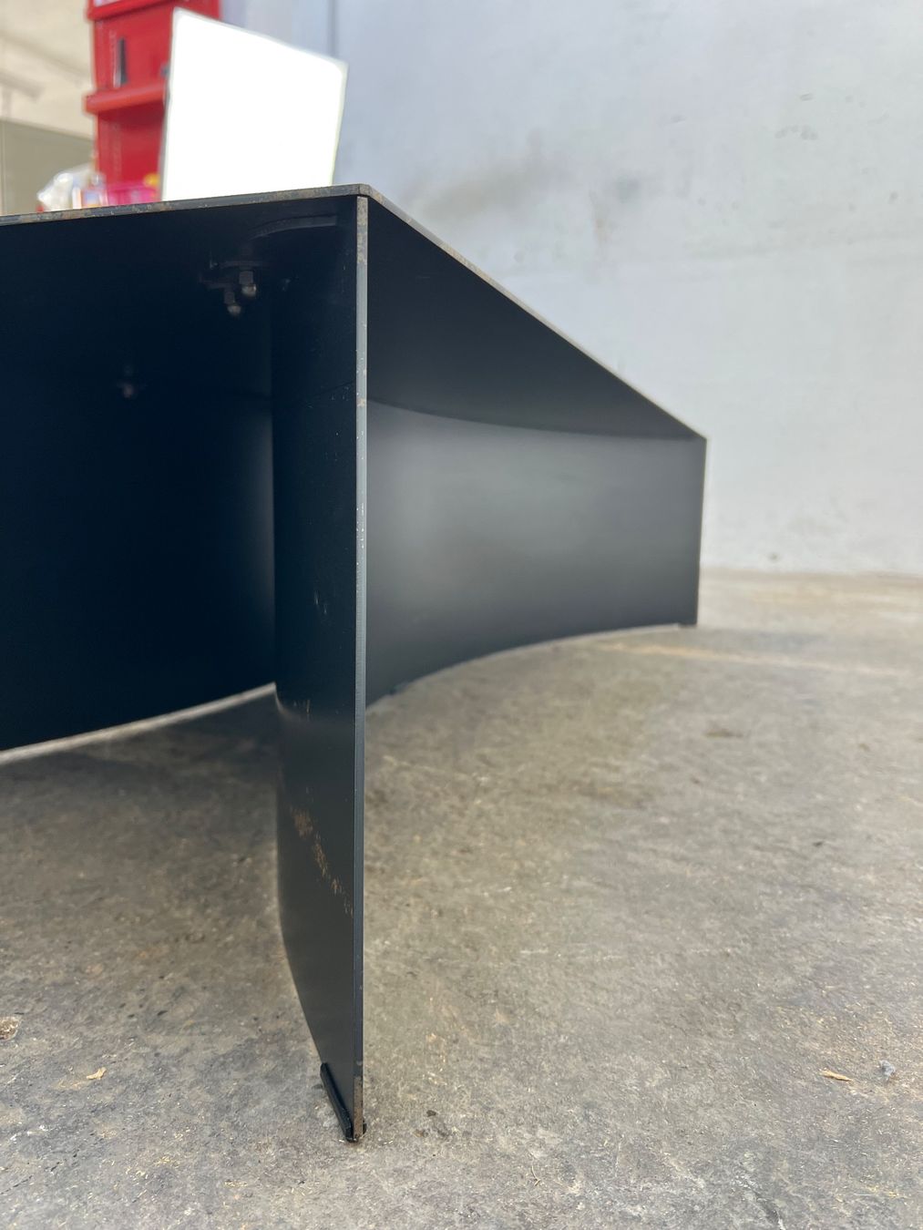 Tavoli: Table basse en acier de Guglielmo Poletti pour Desalto – Usato da Bulle venduto da ABELiAM 1