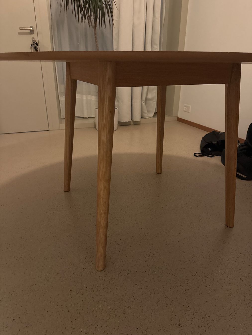Tische: Holztisch 120 cm Durchmesser – Gebraucht aus Horgen von lev_8pwf 1