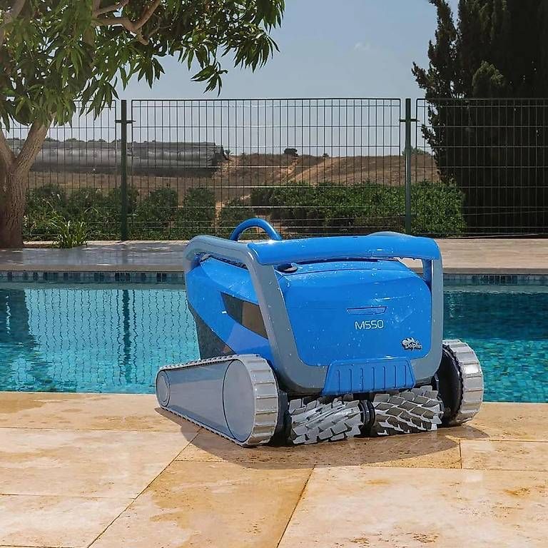 Accessori per Piscine: Dolphin Poolroboter M550  neu mit Kombibürsten – Usato da Brittnau venduto da Pebelalm 1