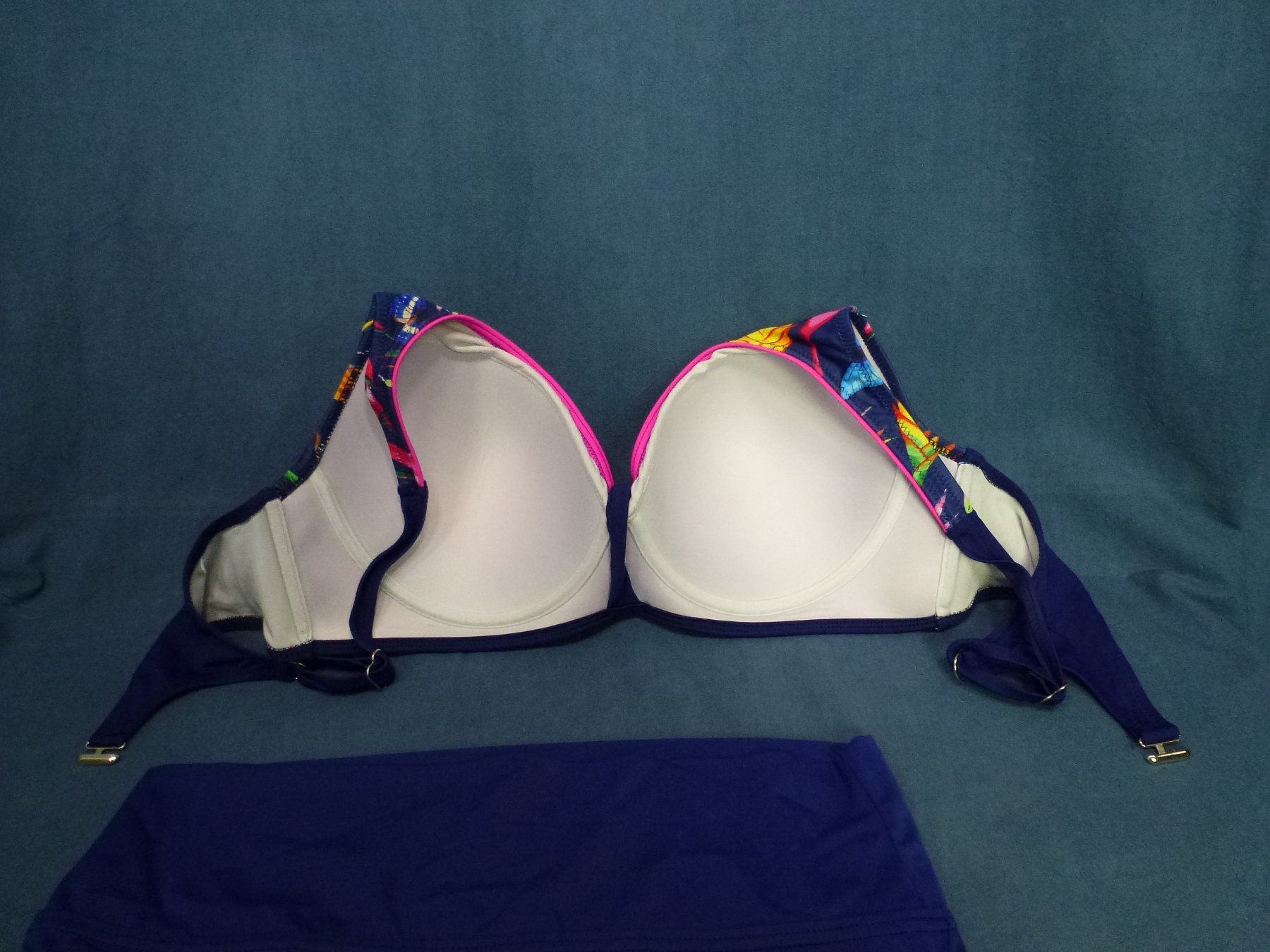 Costumi da bagno & Bikini: BIKINI MIT HOSE HOHER BEINAUSSCHNITT CUP 95 D / E  HOSE 44 – Nuovo (secondo la descrizione) da Kreuzlingen venduto da ang_7k8d 3