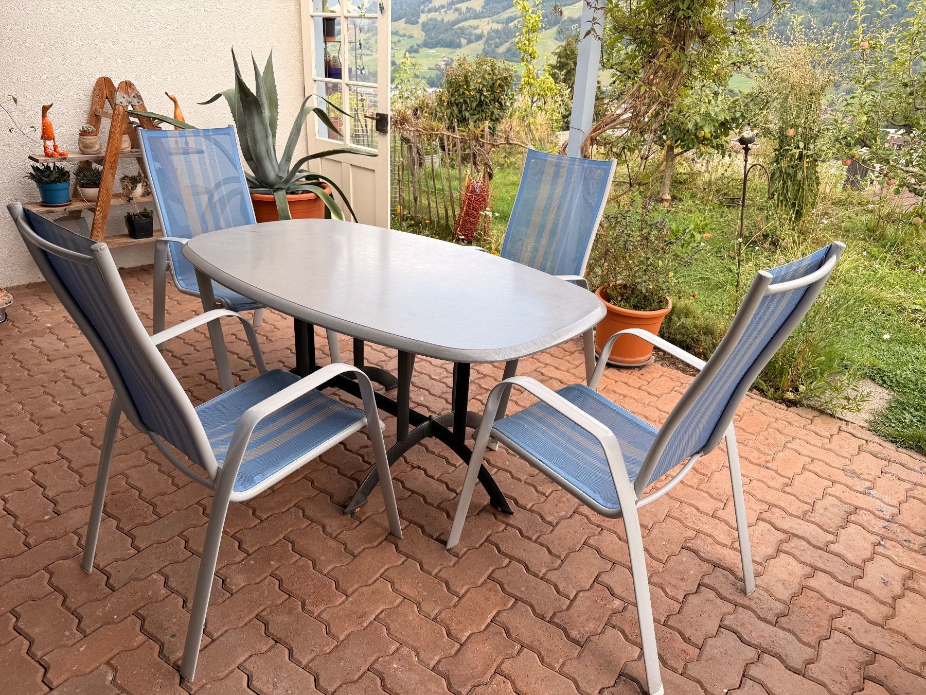Livique Tischset: Gartentisch und 4 Gartenstühle – Gebraucht aus frutigen von matthibo