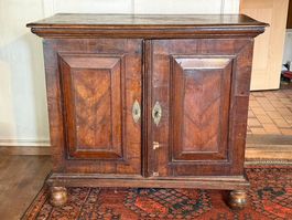 Antiker kleiner Schrank oder Buffet, Barock, 18' Jahrhundert