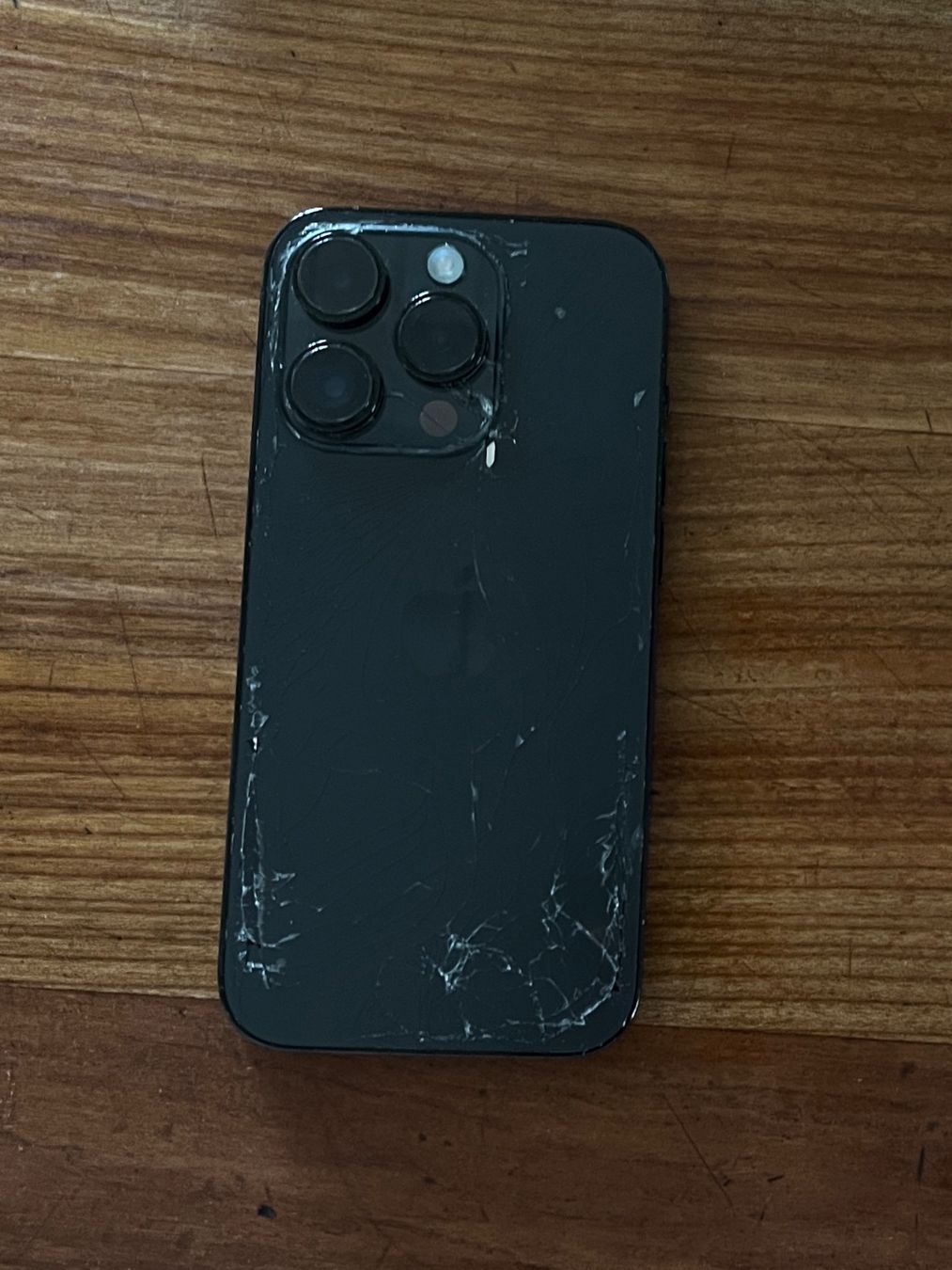 Apple Telefoni cellulari / Smartphones: Iphone 14pro, schwarz, äusserer Schaden Rückseite – Usato da Grüt (Gossau ZH) venduto da mitcho01 1