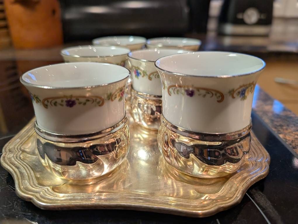 Tazze: 6 Kaffee-Tassen / Tee-Tassen inkl. Tablett – Usato da Aarburg venduto da coniux 1