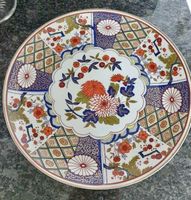 Antiker Teller mit Blumenmuster