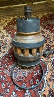 Rustikale Radnaben-Tischlampe aus Holz