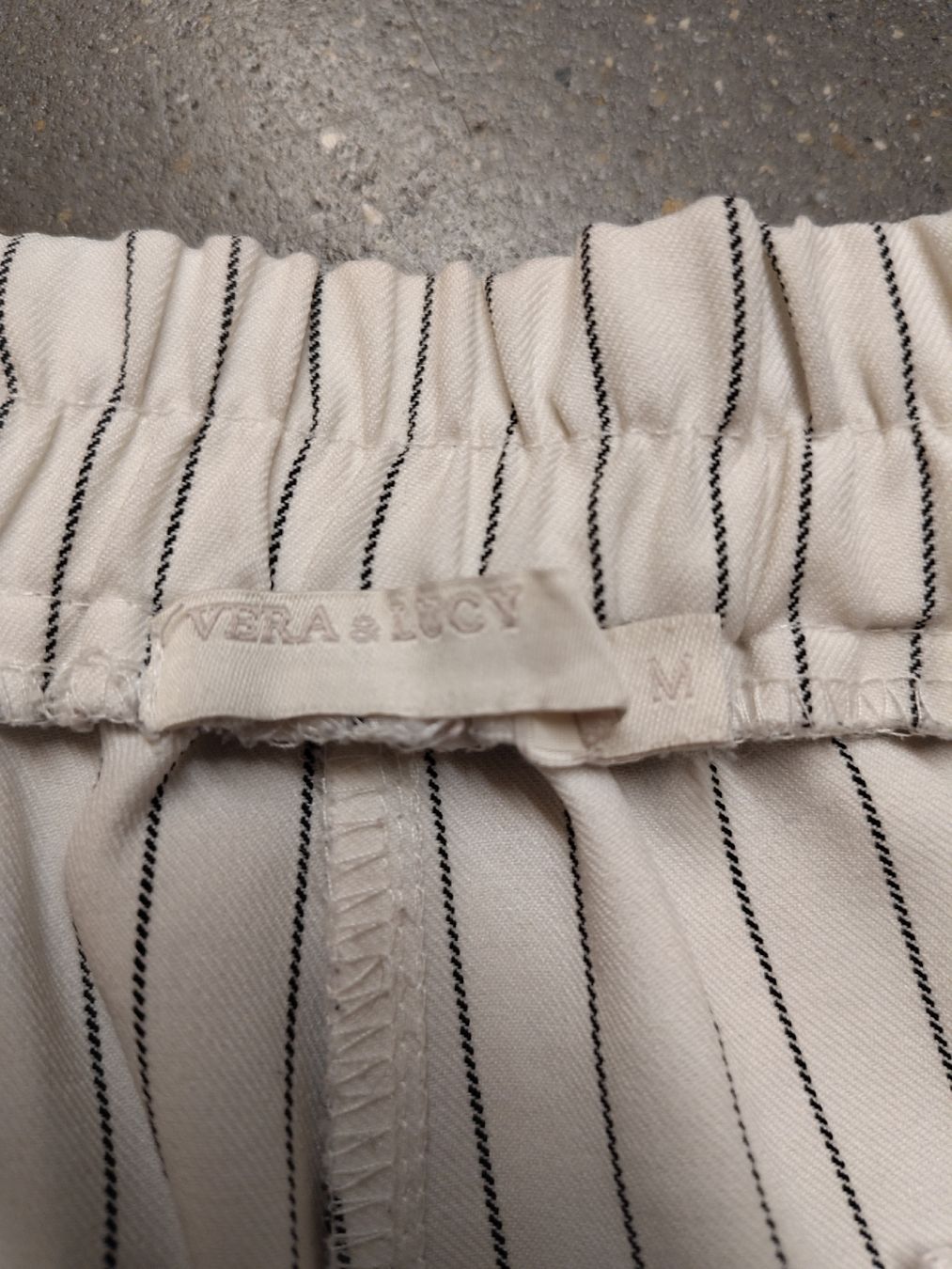 Pantaloni: Weiß gestreifte Hose – Usato da Zürich venduto da aurelie.99 2