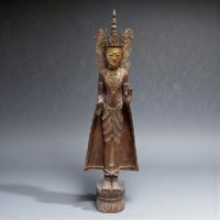 Gekrönte Teak Holz Buddha Statue Burma Mandalay Myanmar alt