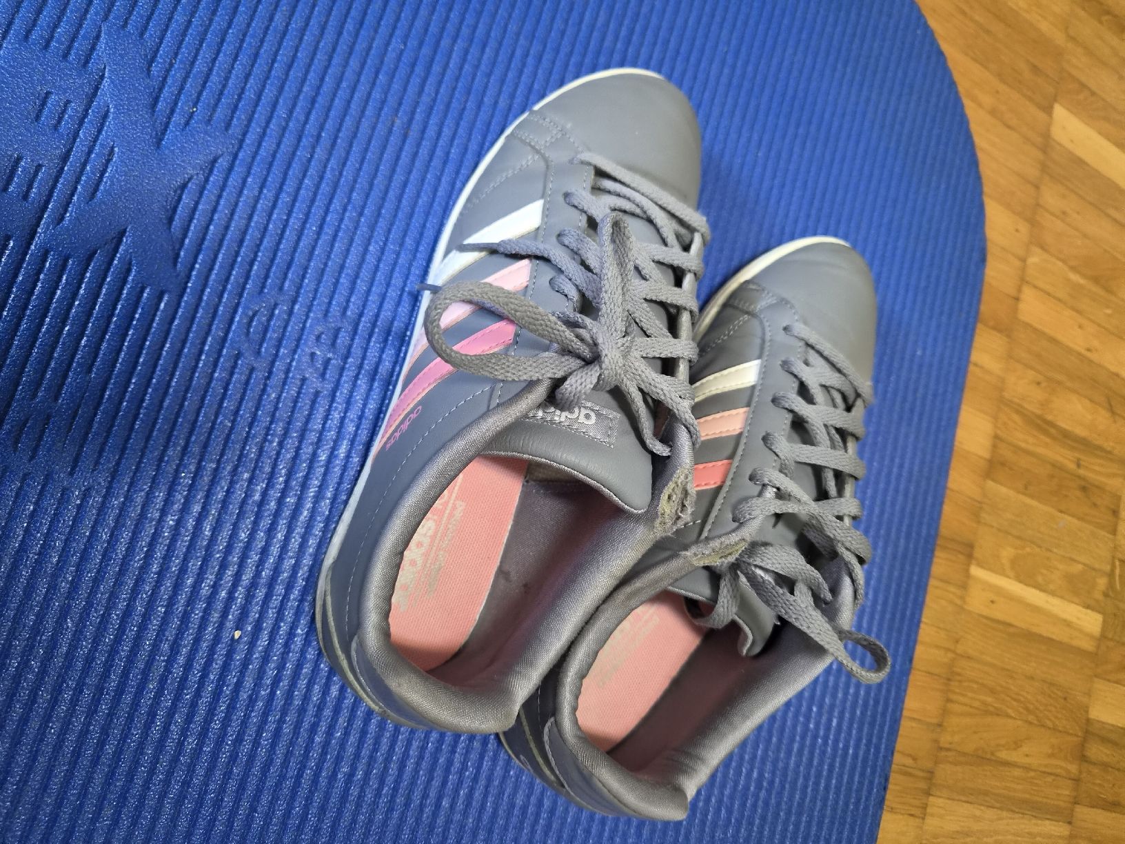 Adidas Chaussures femmes: Adidas Sneaker, Gr. 38, grau-rosa – D'occasion à Bassersdorf par Sport_4_life 1
