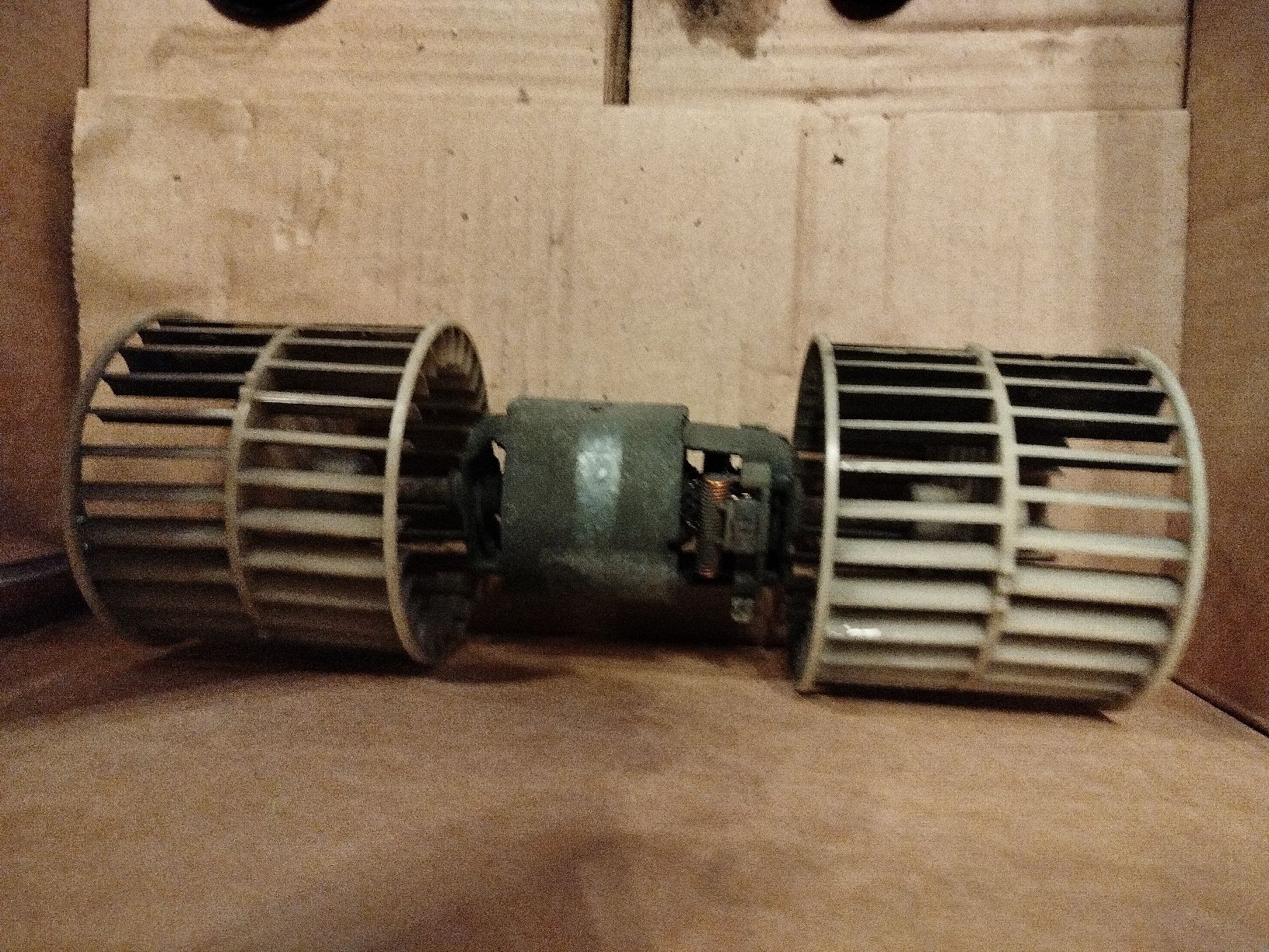 BMW Tutti pezzi di ricambio auto: ventilateur intérieur Bmw E30 monté sur une 325  – Usato da Neuchâtel venduto da lyd_67kk 1