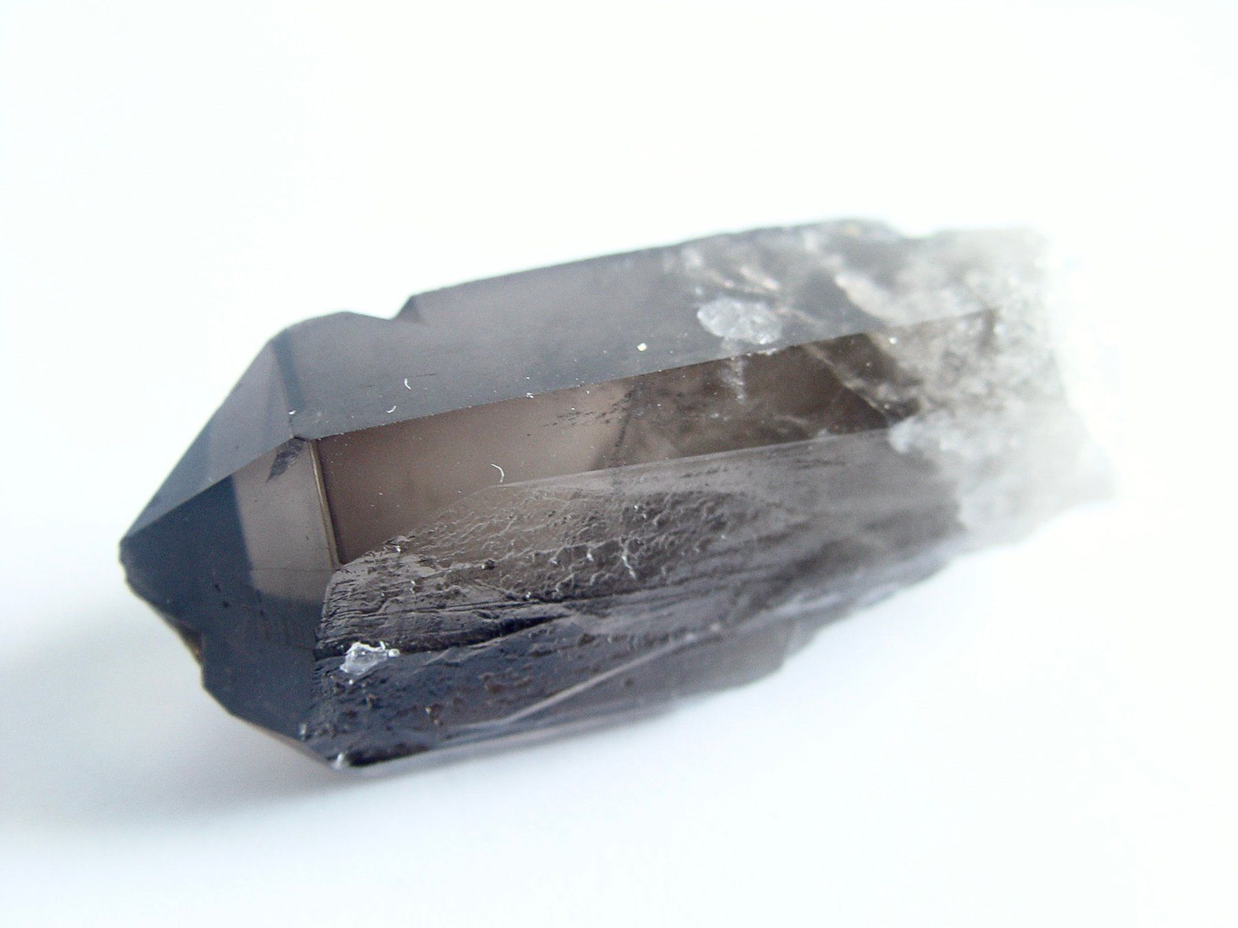 Minerali & Pietre curative: Mineral (Rauchquarz) – Usato da Henggart venduto da gernli