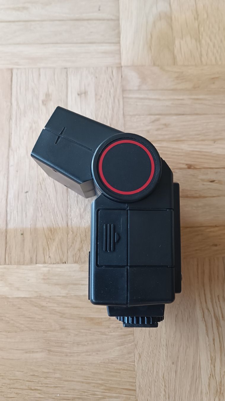Yashica Fotocamera: Yashica 200-AF mit Tasche und Blitz – Usato da Baden venduto da zuppel 4