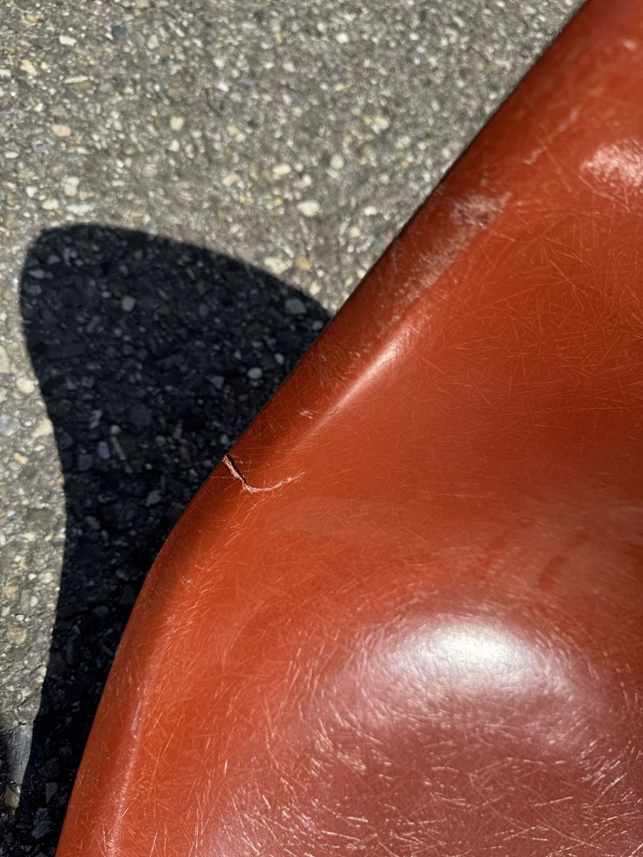 Sedie: 2 Eames Schalen Terracota ab 1.- Defekt – Usato da Grenchen venduto da Design-Outlet 5