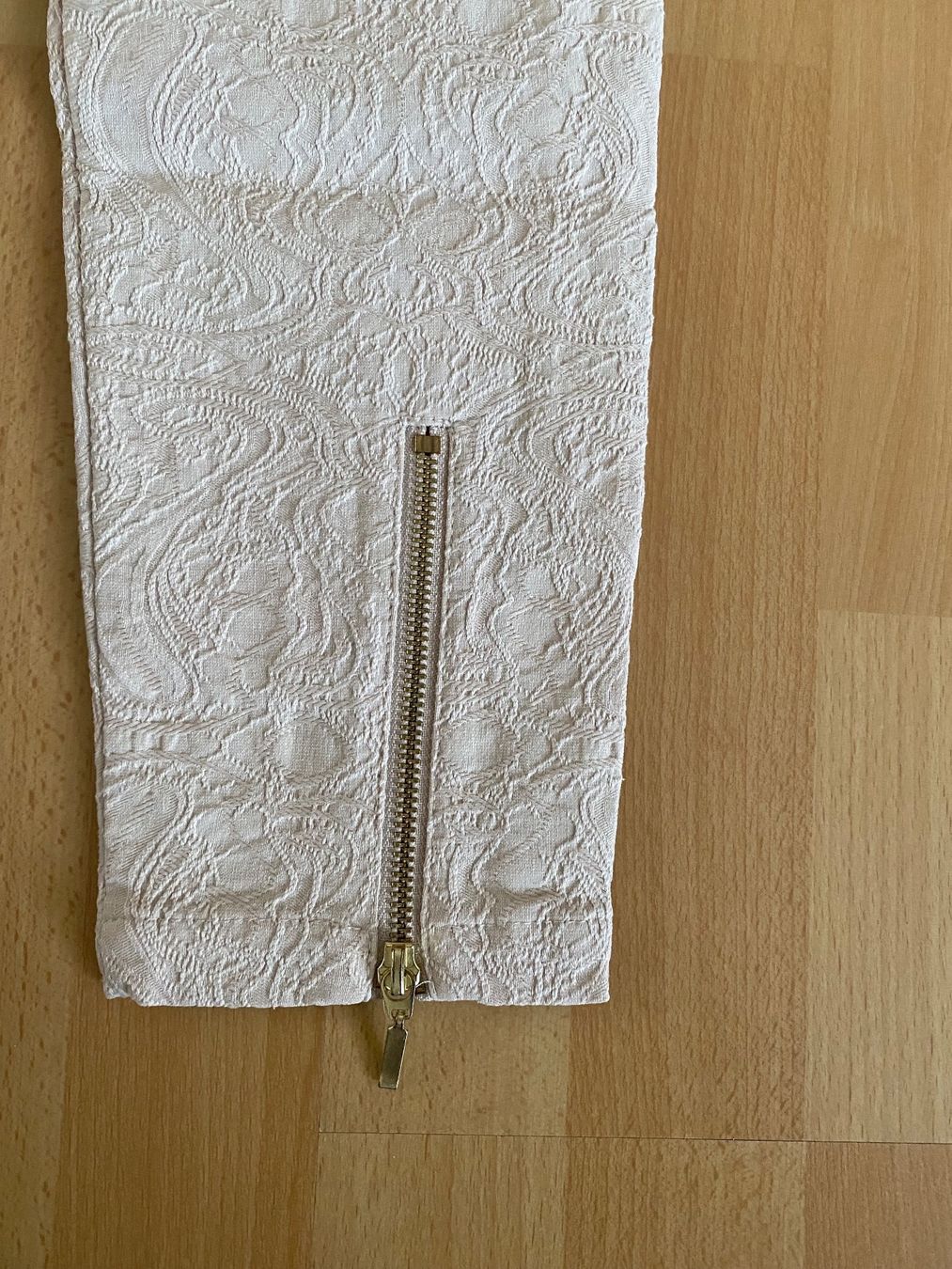 H&M Pantaloni: Hose beige Gr 38 – Usato da Zürich venduto da Herbion1 3