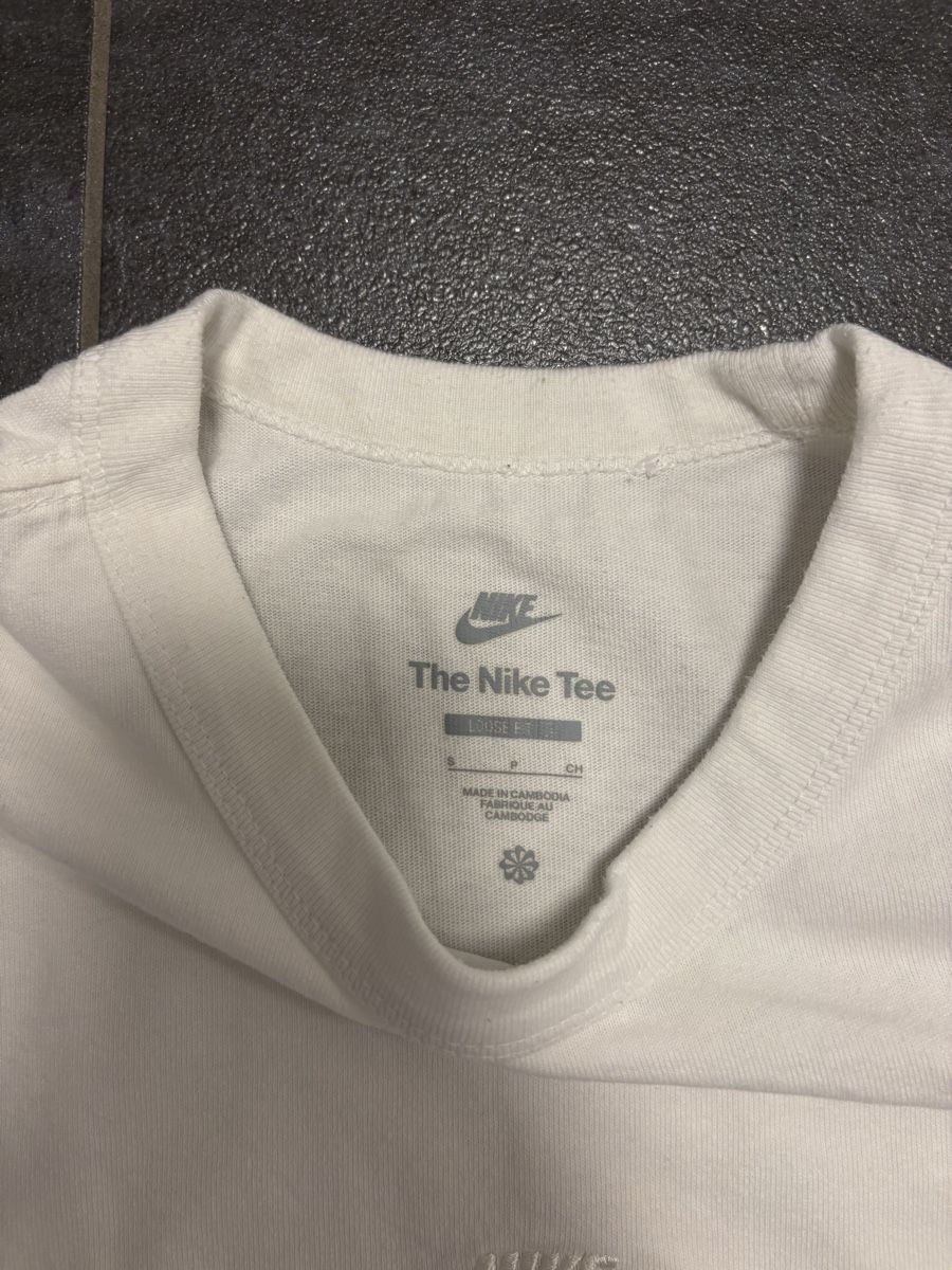 Nike T-shirt: Vintage Oversized The Nike Tee S – Usato da Rümlang venduto da svent 4