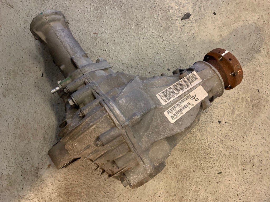 Jeep Tutti pezzi di ricambio auto: Differential Vorderachse Jeep Grand Cherokee Dodge Durango – Usato da Stetten AG venduto da klappag