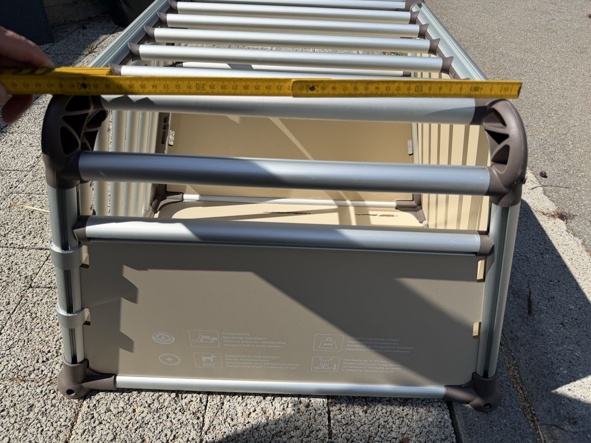 4pets Gabbie, trasporto & Sicurezza: 4pets Hundebox Grösse S Aluminium Beige – Usato da Ennetmoos venduto da Raragon 3
