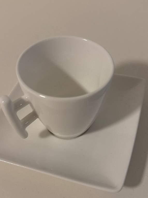 Tasses: Kaffeetasse mit Untertasse weiss – D'occasion à Zürich par alj_pgr2