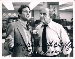 Ed Asner 1929-2021 Autogramm signiert Foto 19x24cm