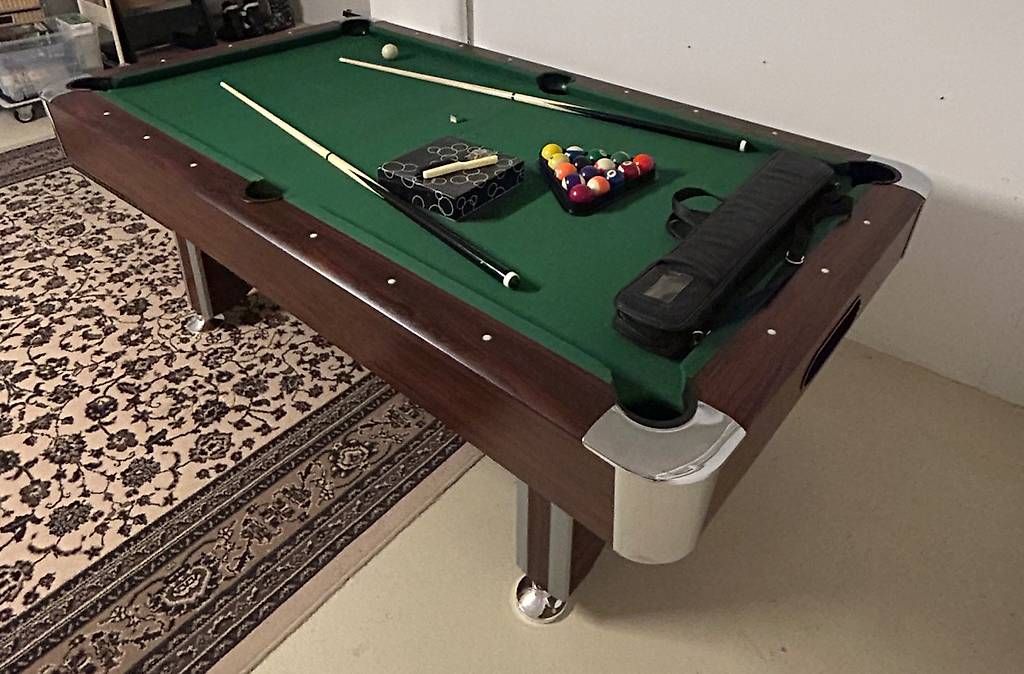 Billiardtische: table de billard à vendre avec équipement  – Gebraucht aus Préverenges von mur_z2ys