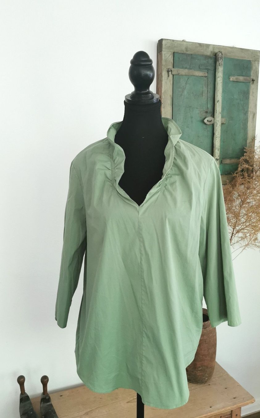 Cos Camicette: Cos elegante Bluse mit Rüschenausschnitt Gr. 40/42 – Usato da gachnang venduto da tibus1