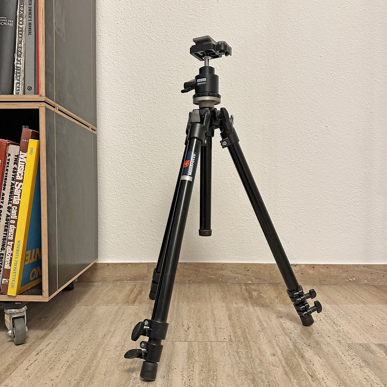 Manfrotto Trépieds & Accessoires: Manfrotto Stativ mit Kugelkopf – D'occasion à Ascona par Moltoganzo