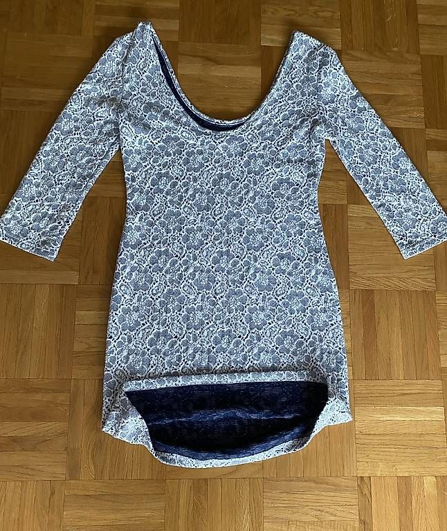 Robes: Robe fourreau doublée taille S/36 – D'occasion à Lausanne par loi_8msc 2