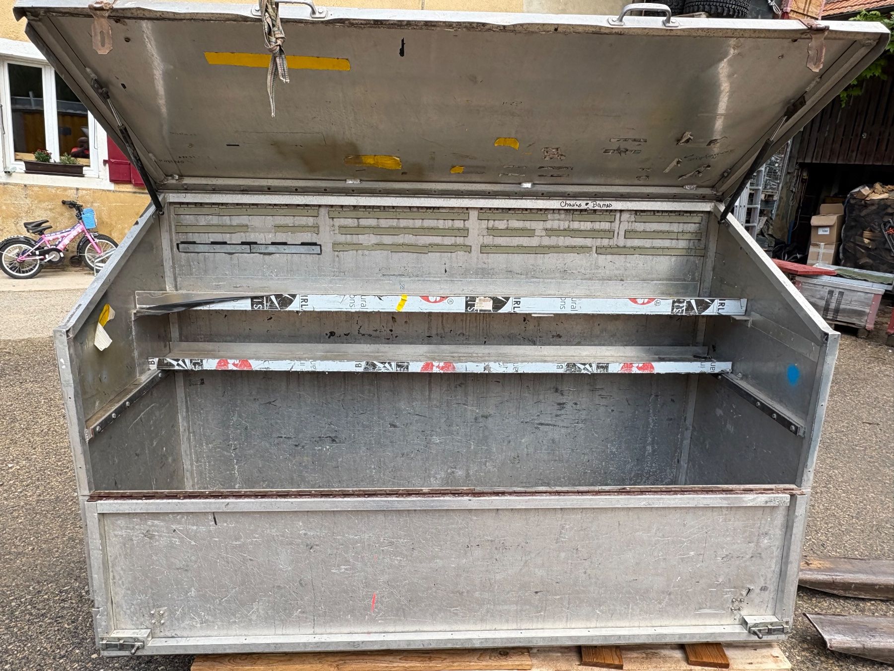 Truhen: coffre à outils en aluminium – Gebraucht aus Lignerolle von Yannlignerolle 1