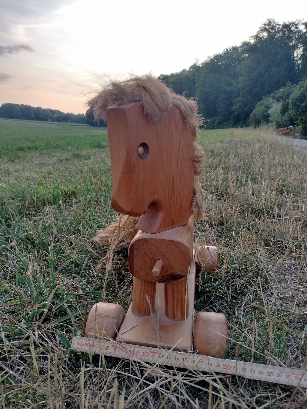 Jouets: Holzpferd mit Rädern braun  – D'occasion à Alten par koebi86 1