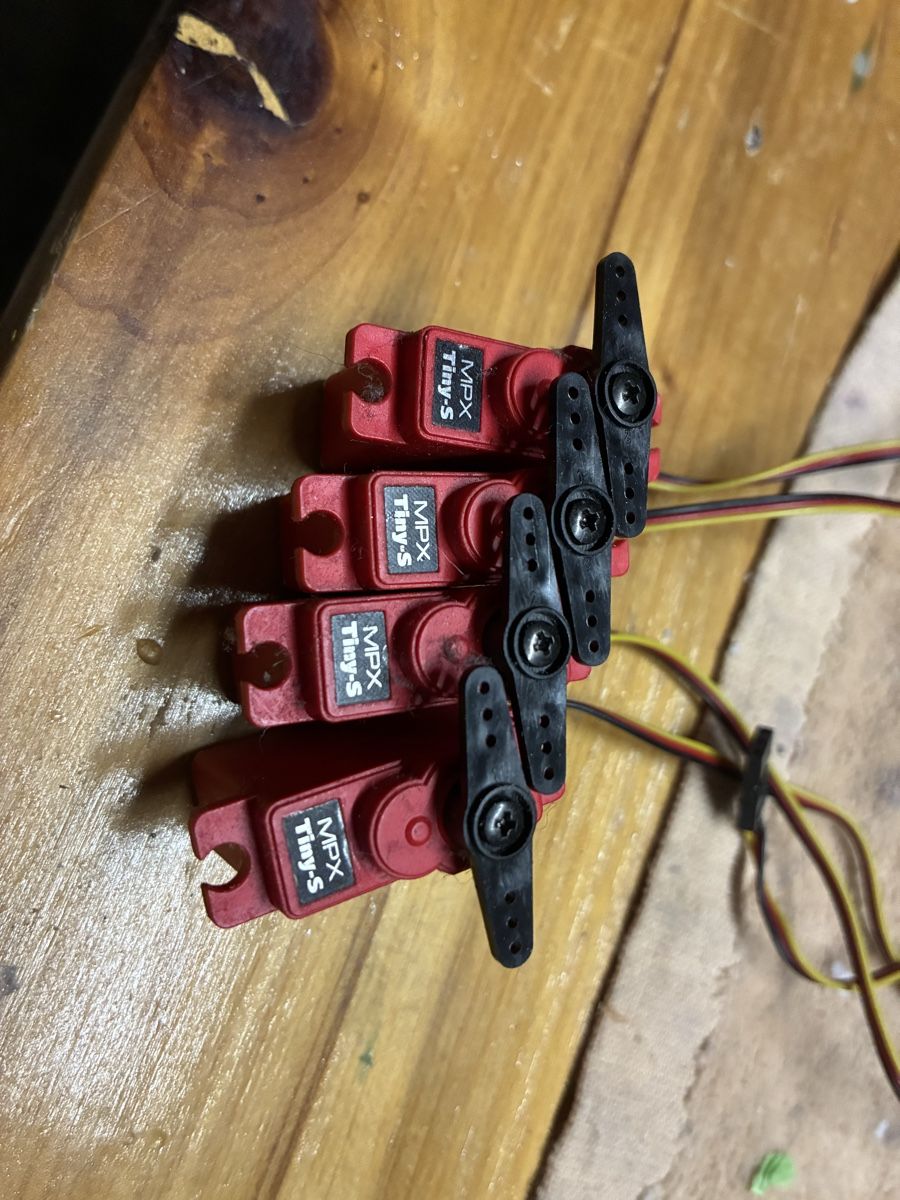 RC Kits de montage: Mini Servos  – Neuf (Voir description) à Matzendorf par Millenium01