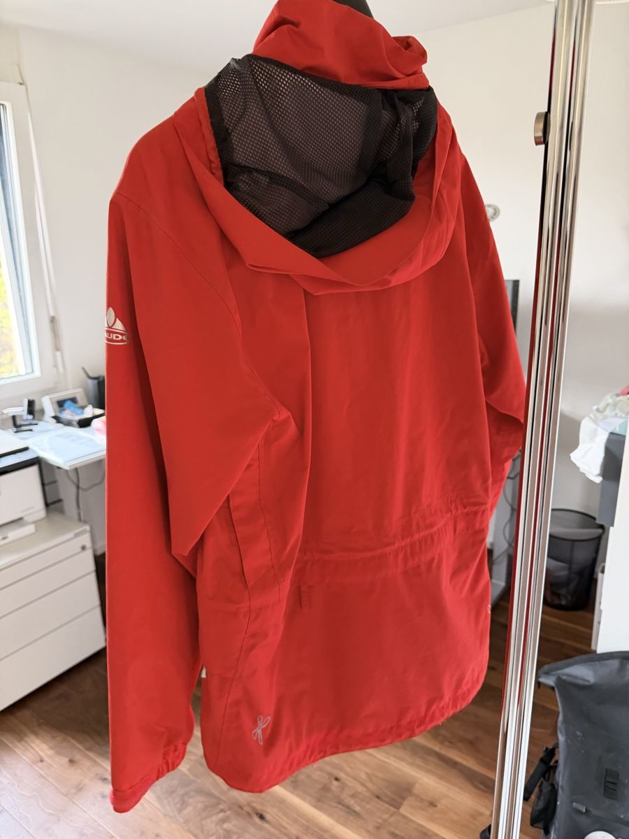 Vaude Jacken: Neue Vaude Regenjacke Grösse 42 – Neu (gemäss Beschreibung) aus Geroldswil von Gfacchinetti 1