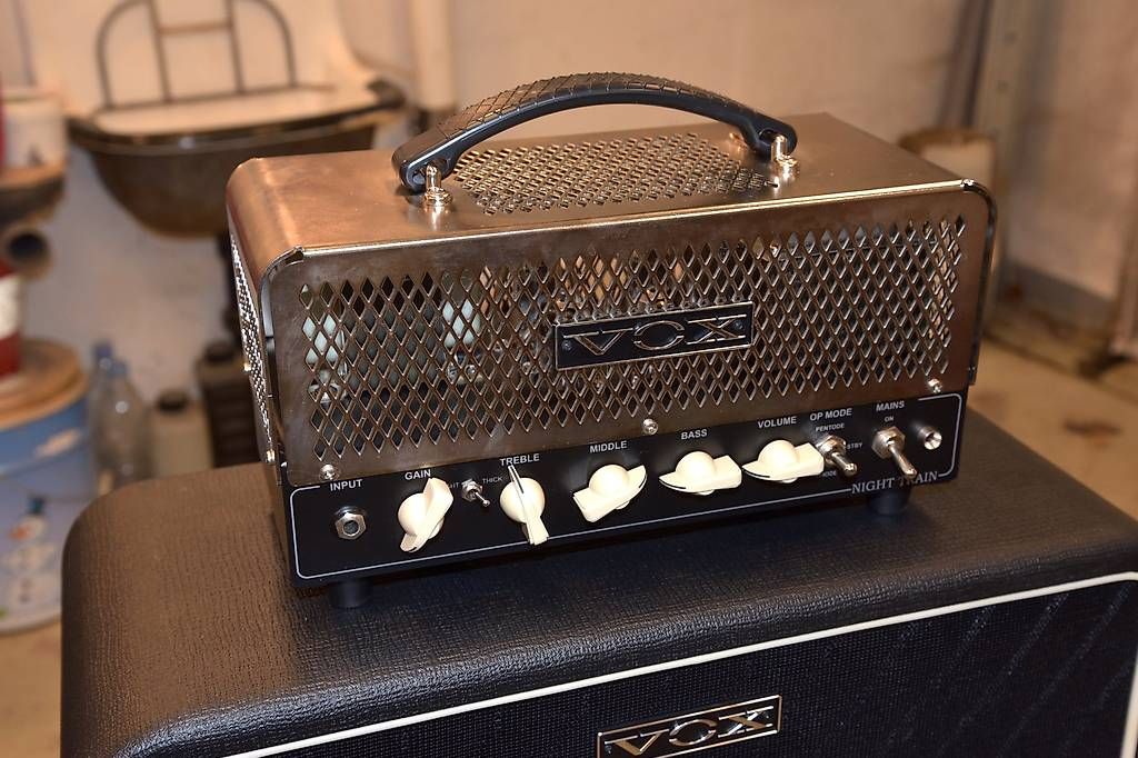 Vox Strumenti musicali: Vox Nighttrain NT15 Stack, 1 x 12" Greenback Box – Usato da Basel venduto da Bertob 1