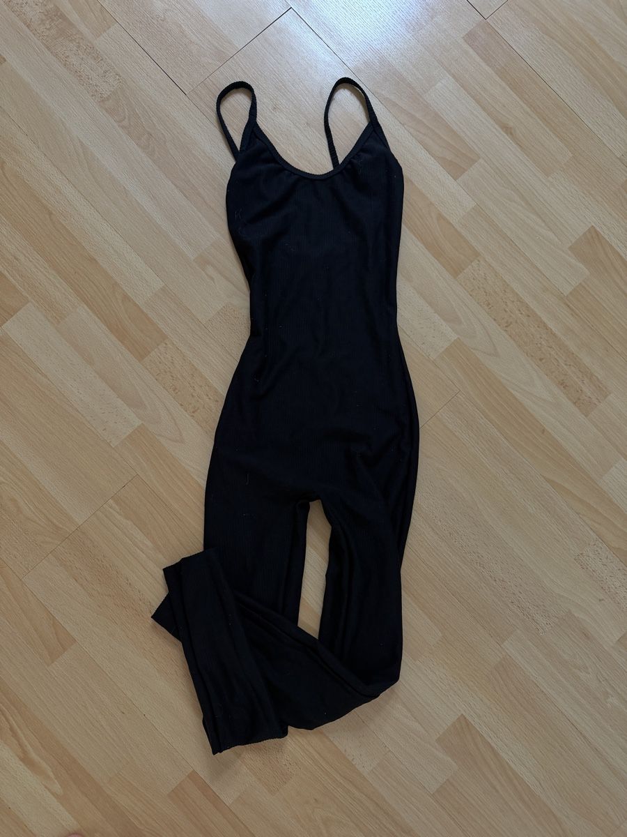 Jumpsuits: Bodysuit black spaghetti straps for workout size small – D'occasion à Zürich par Rochfordevelyn 3
