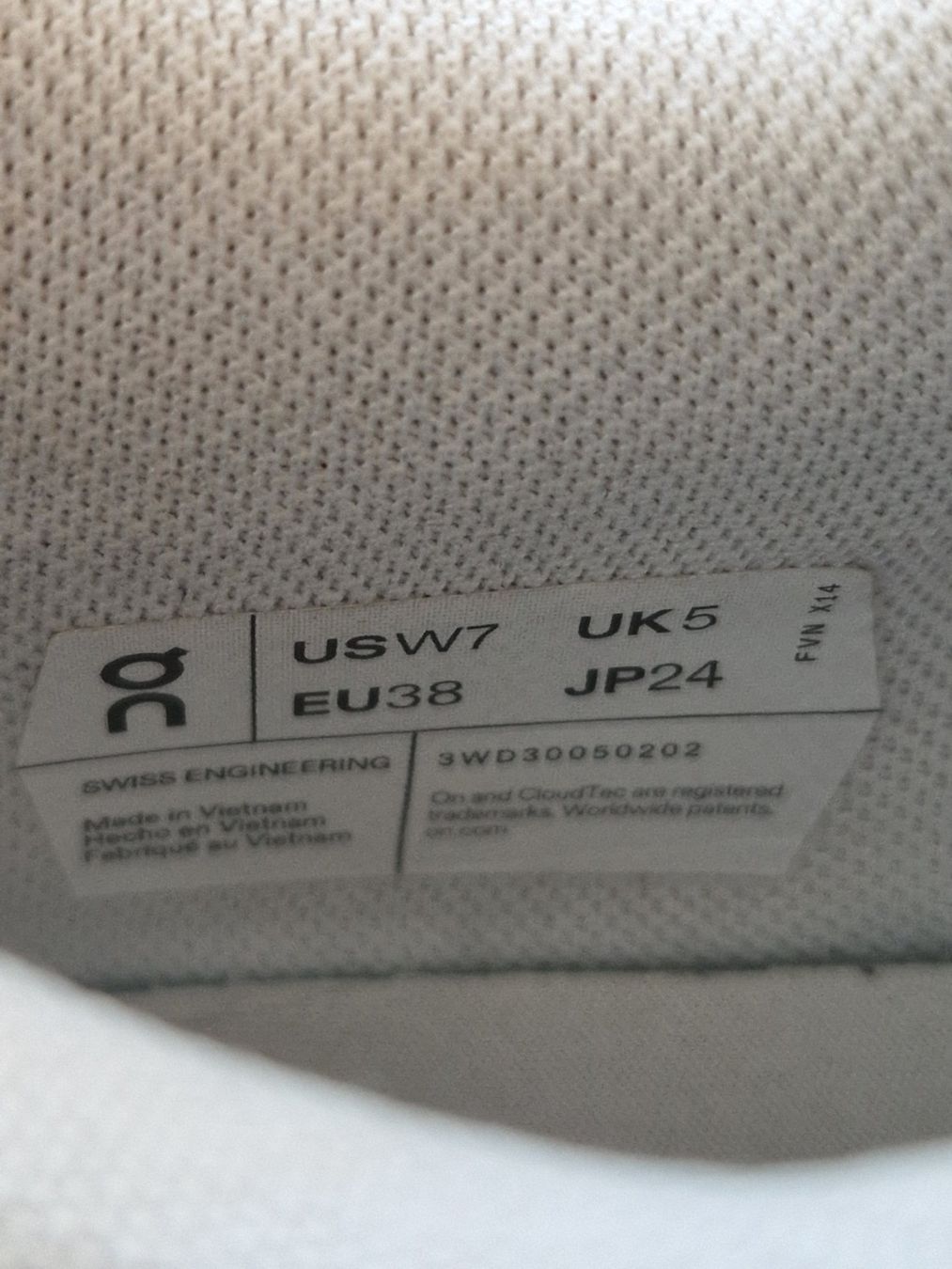 On Scarpe da donna: On The Roger Sneaker weiss Gr. 38 – Usato da Münsingen venduto da Geeskile 7
