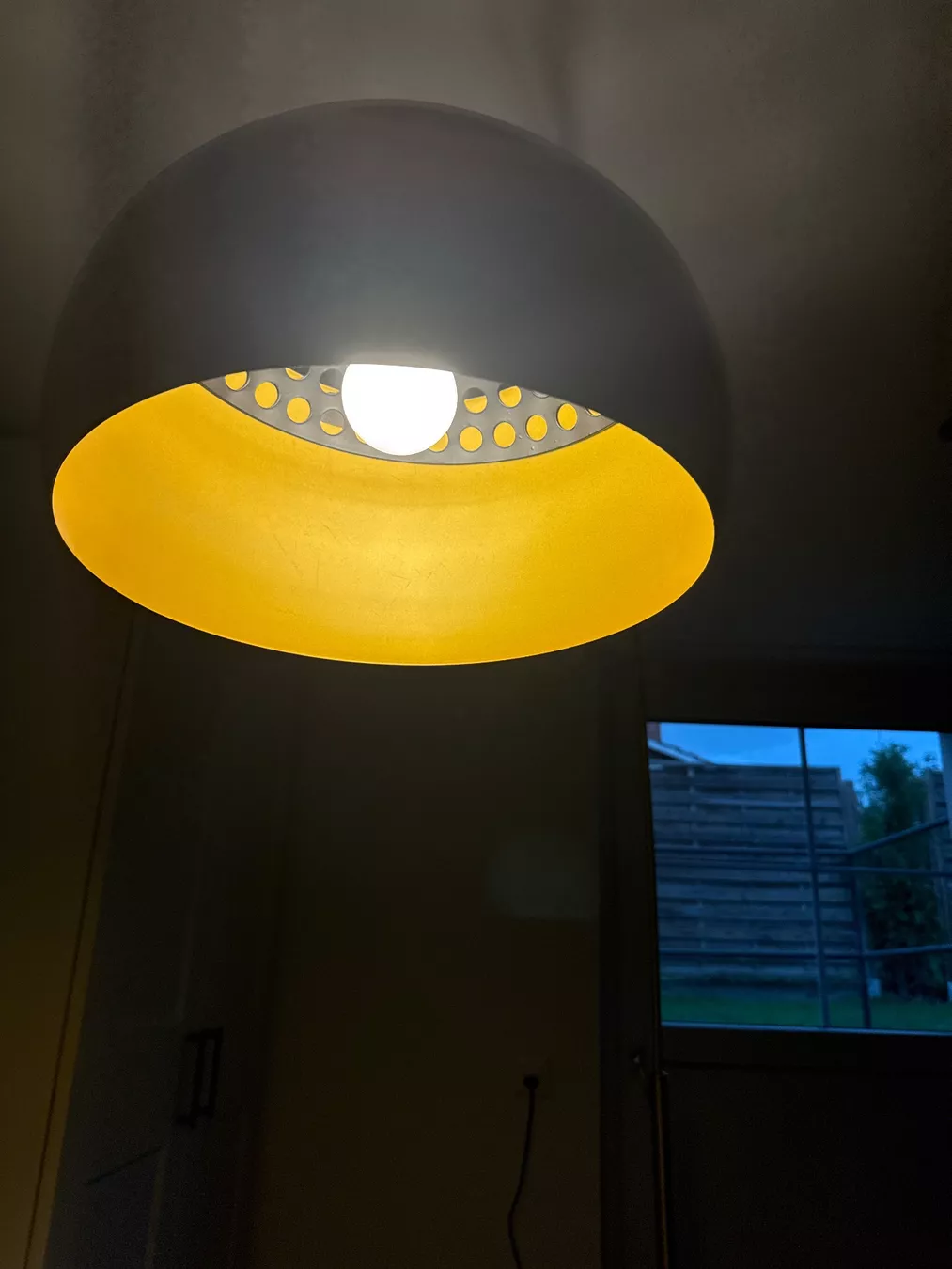 Lampade: Stehleuchte goldig – Usato da Märstetten venduto da Verkauf.Ammann 2