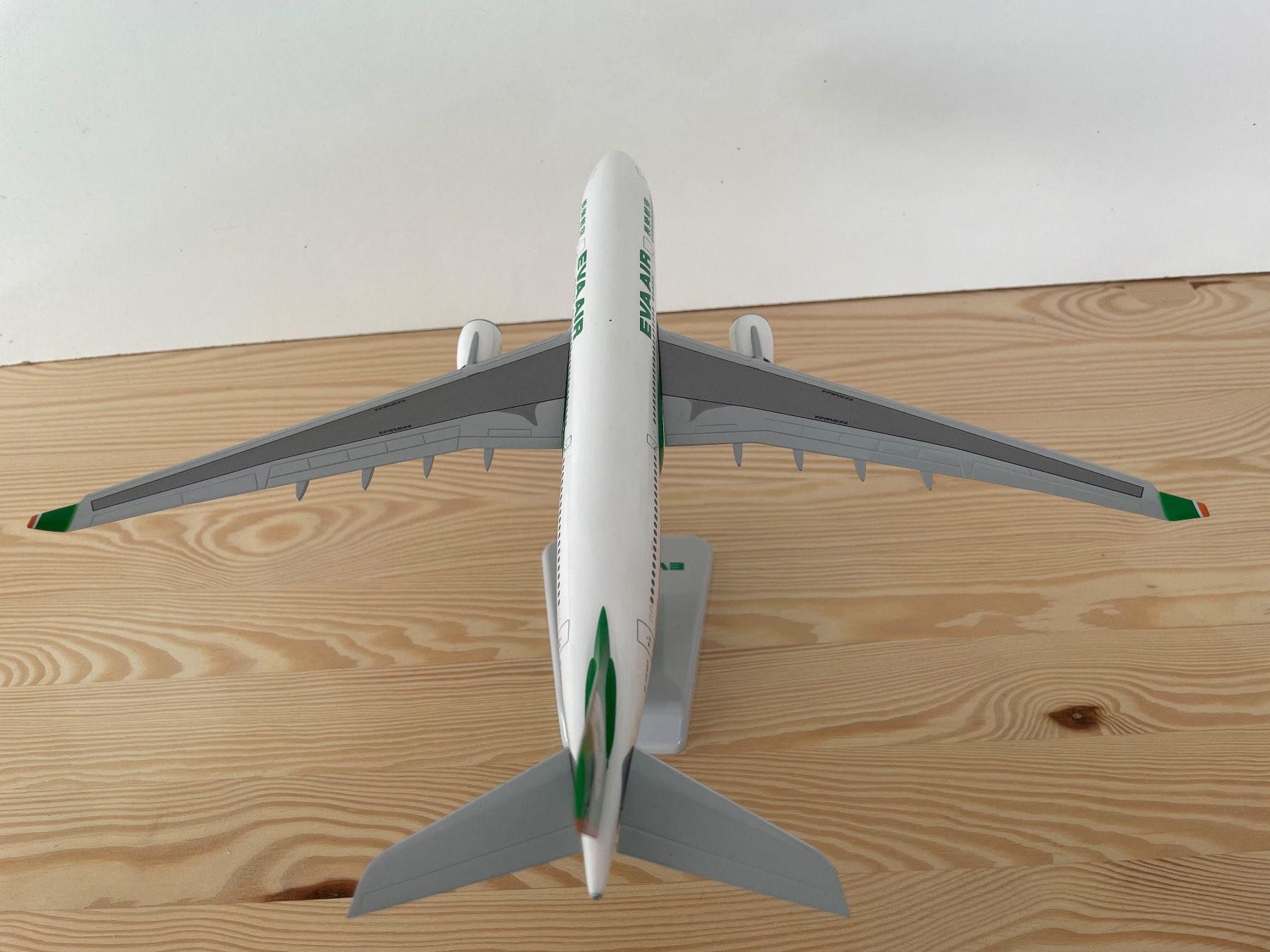 Airbus Kit di modellismo & Modellini statici: A330-200 Eva Air 1:200 – Nuovo e nell'imballaggio originale da Hinwil venduto da Yamracer 4