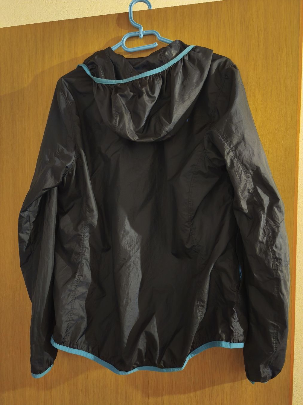 North Face Giacche: North Face Windbreaker – Usato da Kandersteg venduto da digginblackpearlz 1