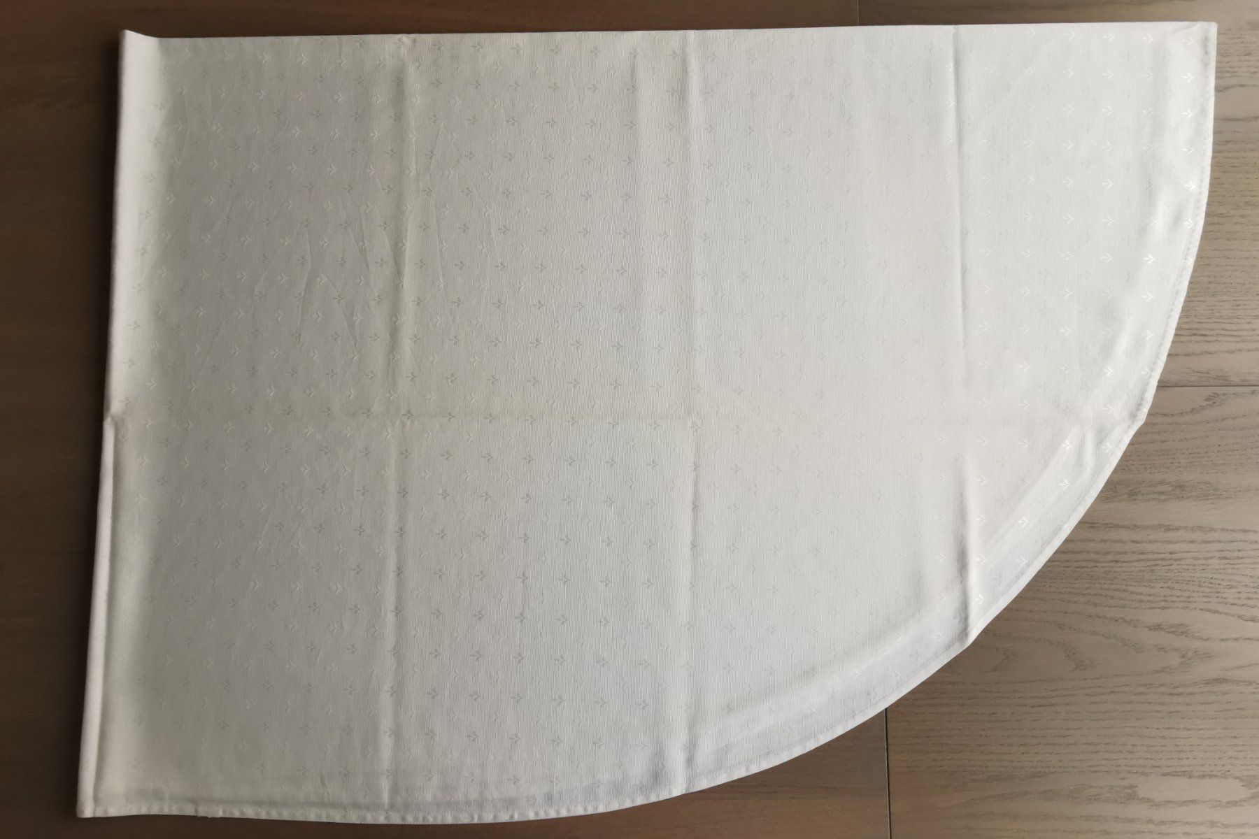Globus Sonstige Tischwäsche: Tischdecke oval 1.60 x 2.30 Meter – Gebraucht aus Bülach von pga51