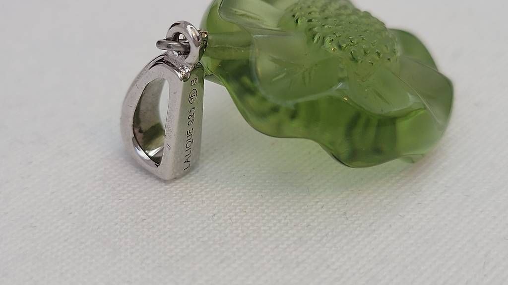 Lalique Anhänger: Lalique pendant fleur 2 faces antine argent – Neu und originalverpackt aus Neuhausen von mar_ryh8