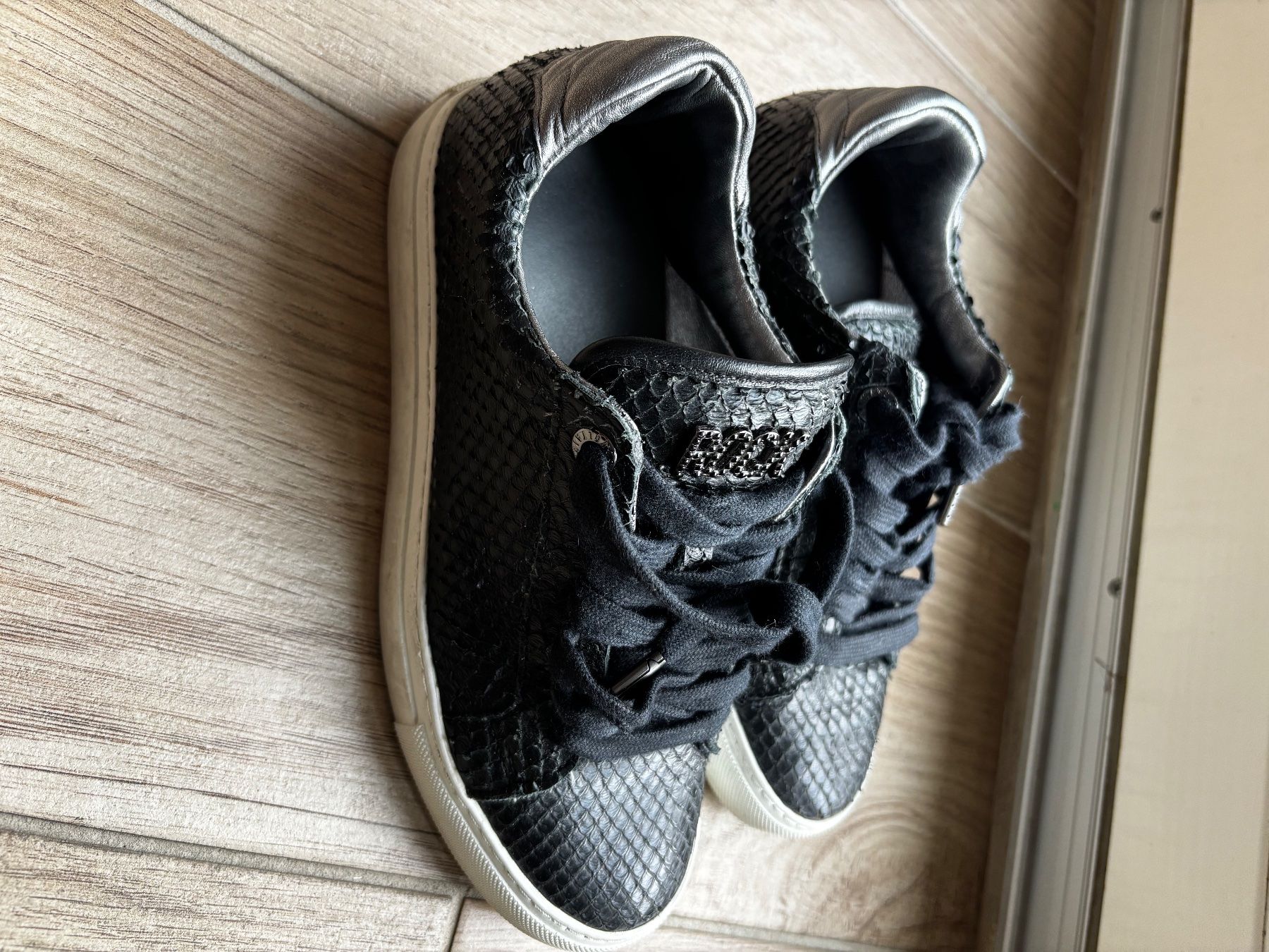 Zadig & Voltaire Scarpe da donna: Zadig&Voltaire Sneakers 38 noir – Usato da Vésenaz venduto da dri_rc9f